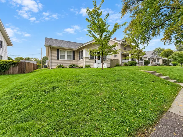 2121 Highland AVE, Davenport, IA 52803