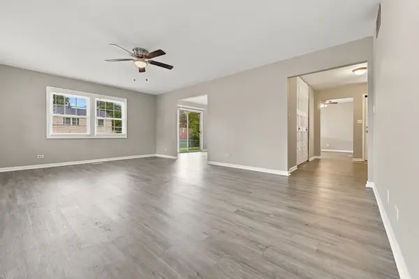 101 Emerson DR, Schaumburg, IL 60193