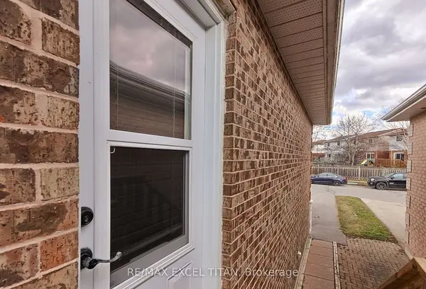 6 Newlands AVE #LOWER, Georgina, ON L4P 3T3