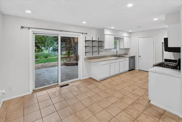10204 Valley Forge LN N, Maple Grove, MN 55369