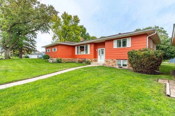 1320 S Mabelle AVE, Fergus Falls, MN 56537