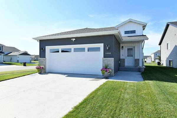 1444 69th AVE S, Fargo, ND 58104