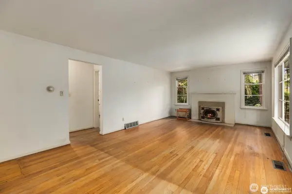 9525 7th AVE NW, Seattle, WA 98117