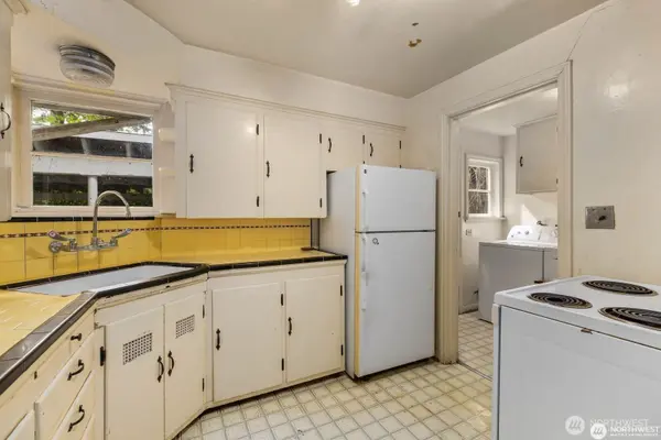 9525 7th AVE NW, Seattle, WA 98117