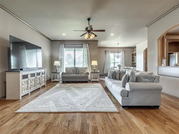 724 Northern Dancer DR, Edmond, OK 73025