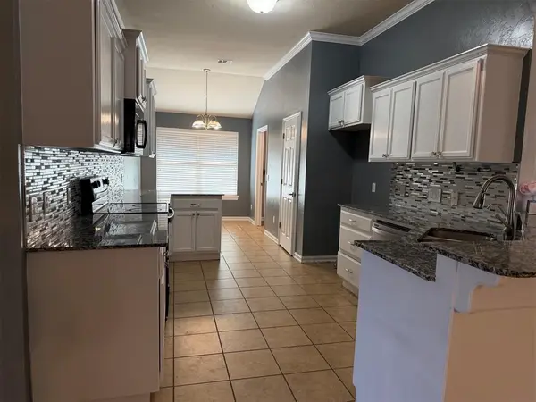 7908 Woodbend LN, Oklahoma City, OK 73135