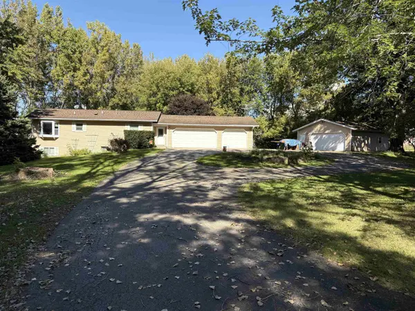 3956 COUNTY RD G, Oshkosh, WI 54904
