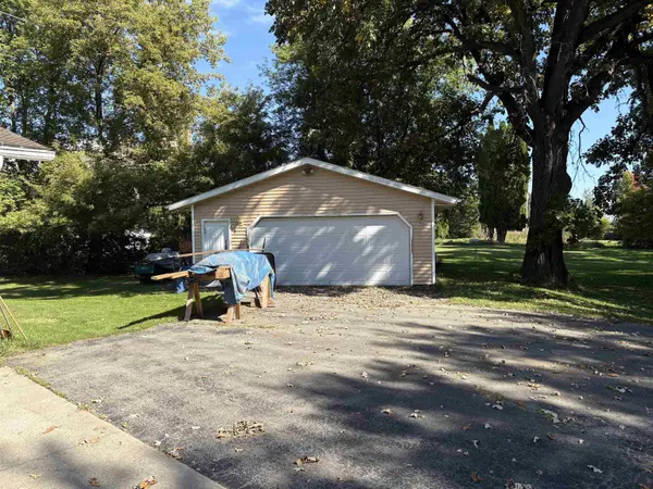 3956 COUNTY RD G, Oshkosh, WI 54904