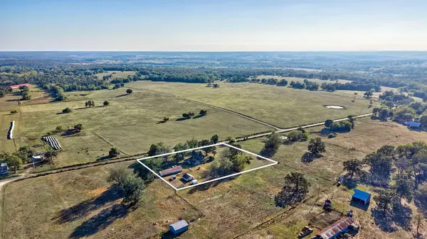 815 E Dade 202, Everton, MO 65646