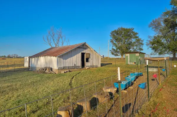815 E Dade 202, Everton, MO 65646