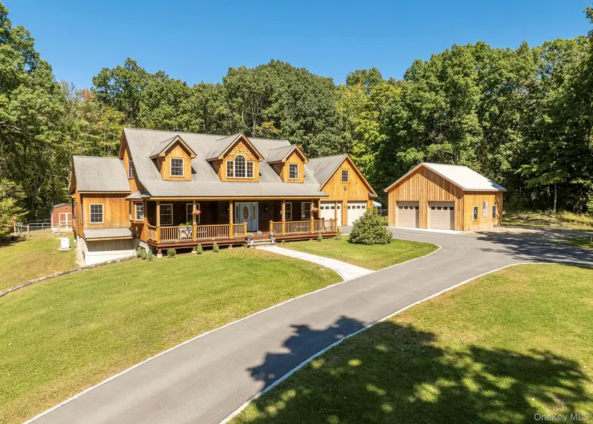 36 Appaloosa LN, Millbrook, NY 12545