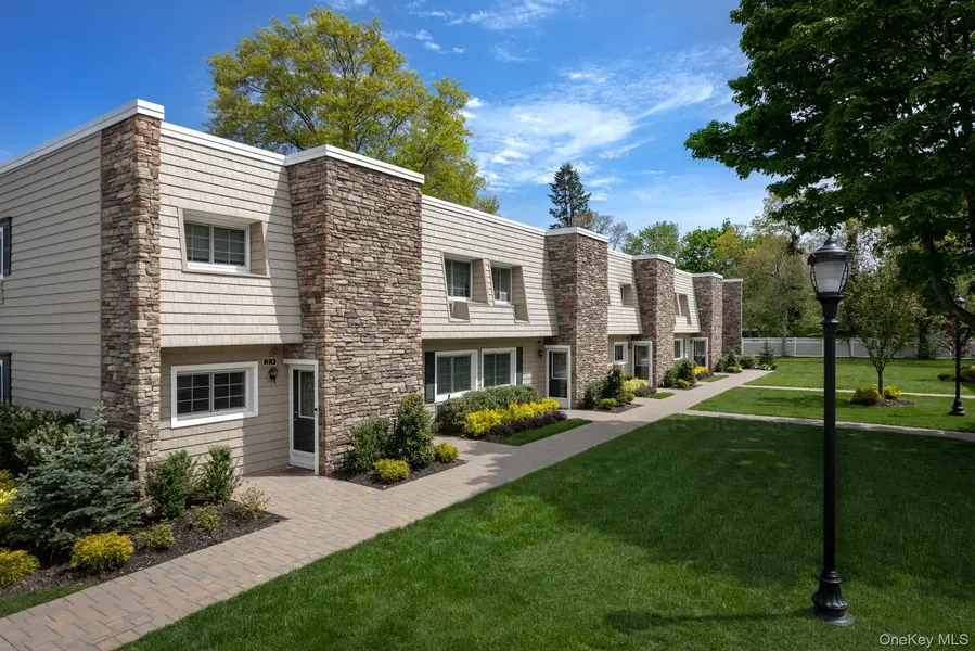 1314 Smithtown AVE #18, Bohemia, NY 11716