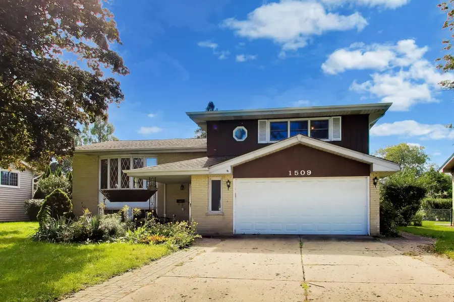 1509 E Thayer ST, Mount Prospect, IL 60056