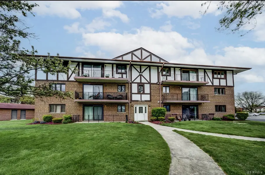 11045 S Theresa CIR #2B, Palos Hills, IL 60465