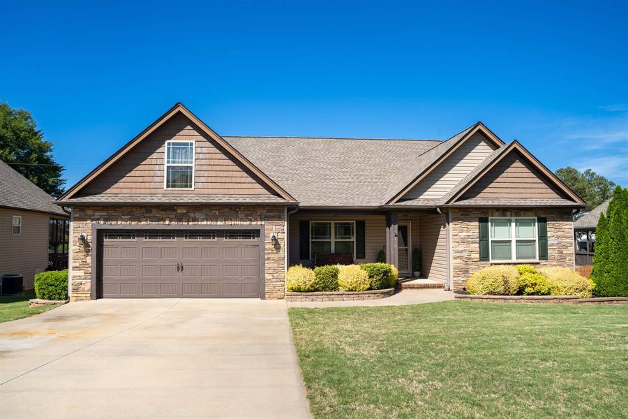 310 War Emblem DR, Boiling Springs, SC 29316