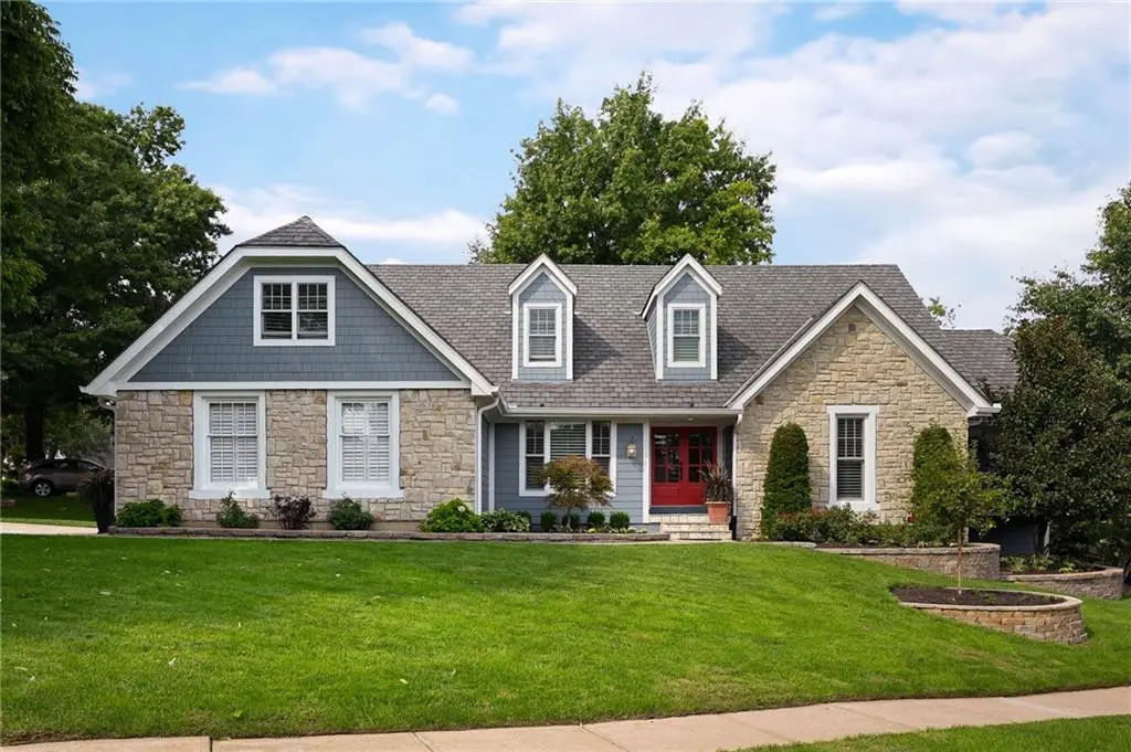 10600 W 108th TER, Overland Park, KS 66210