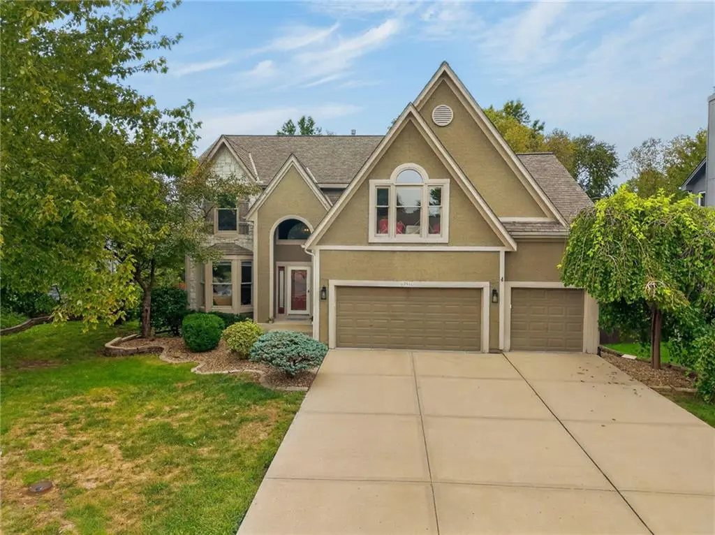 7911 W 131st TER, Overland Park, KS 66213