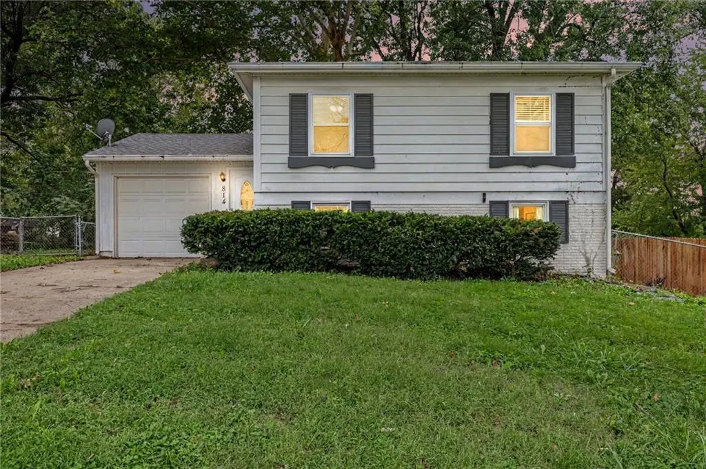 814 N Wigwam TRL, Independence, MO 64056