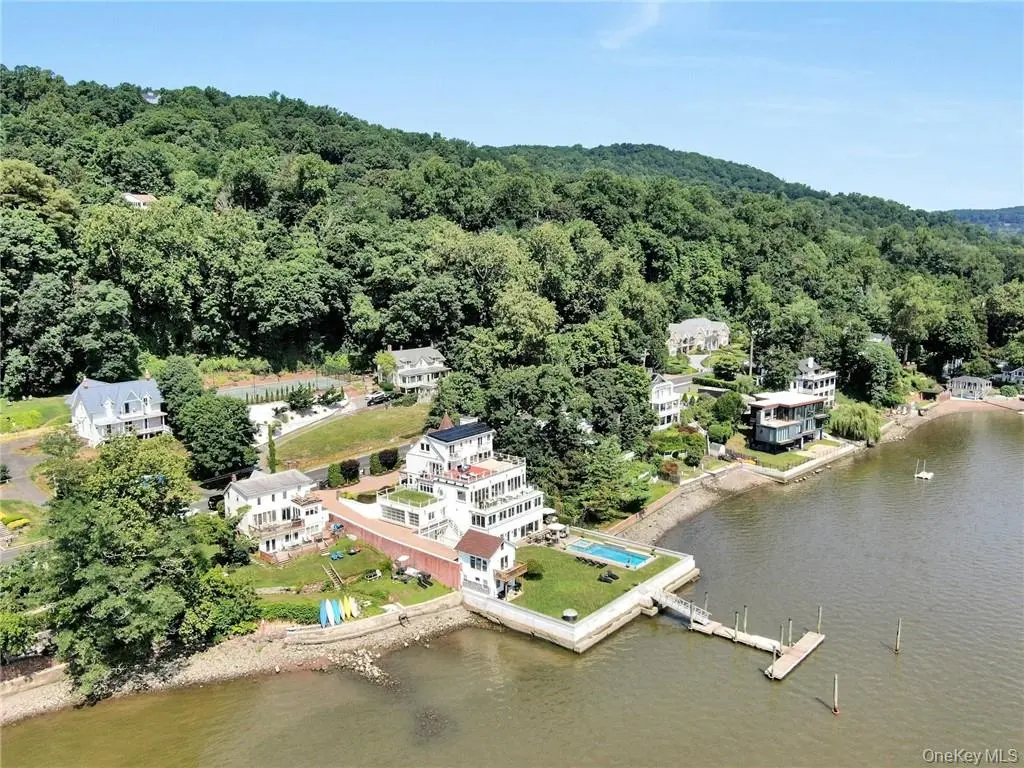 74 River RD, Nyack, NY 10960