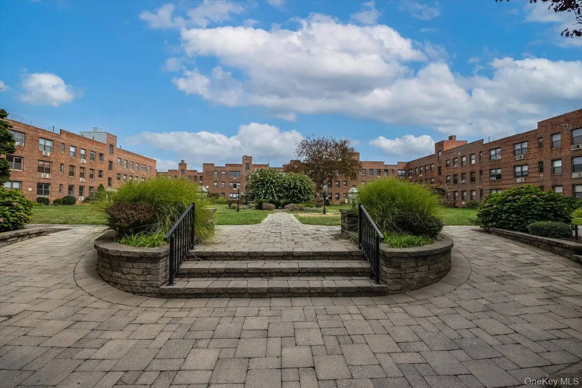 1 Jefferson AVE #H8, Rockville Centre, NY 11570