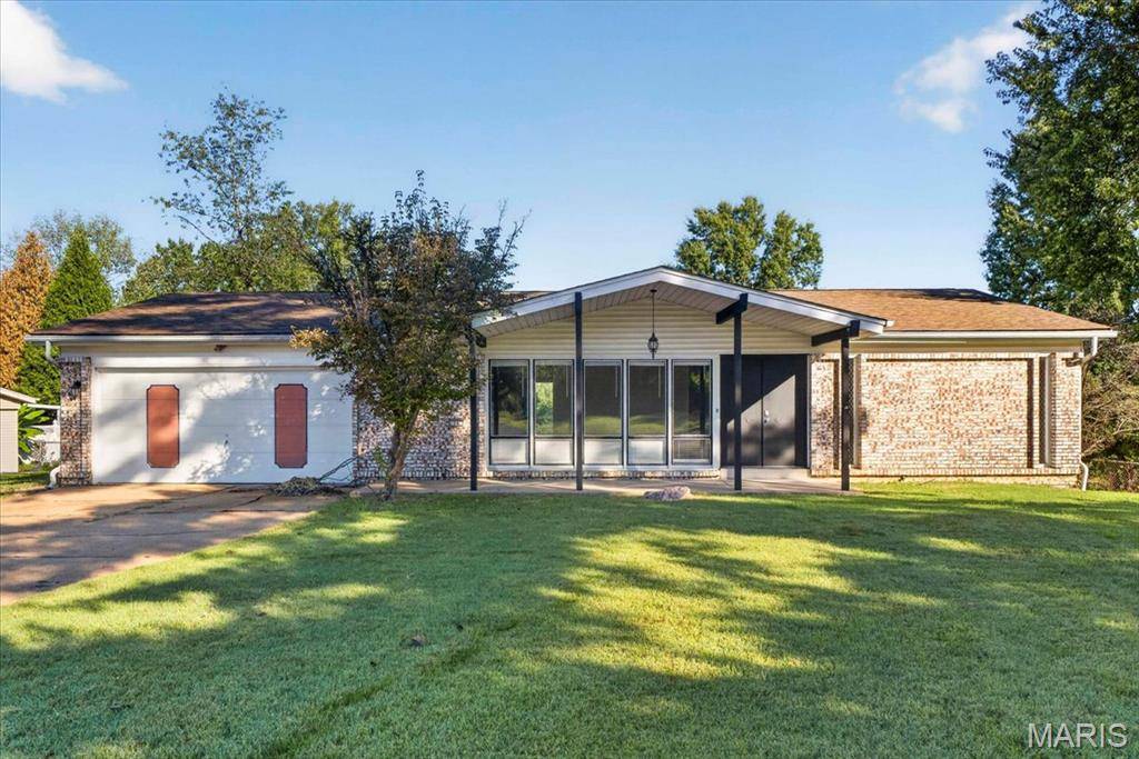 14 El Jer DR, Cedar Hill, MO 63016