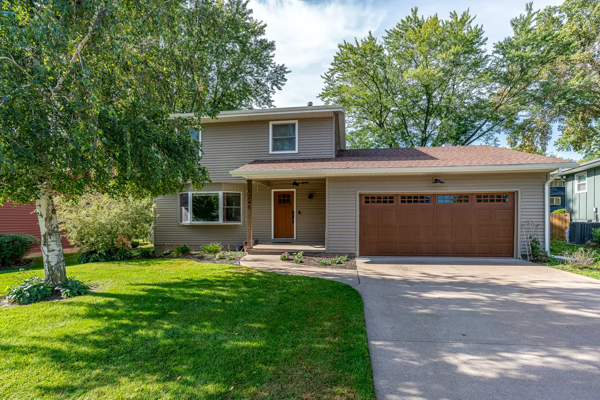 1245 Denniston AVE, Bettendorf, IA 52722