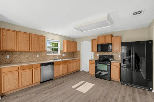 114 Hays Forest CV, Elgin, TX 78621