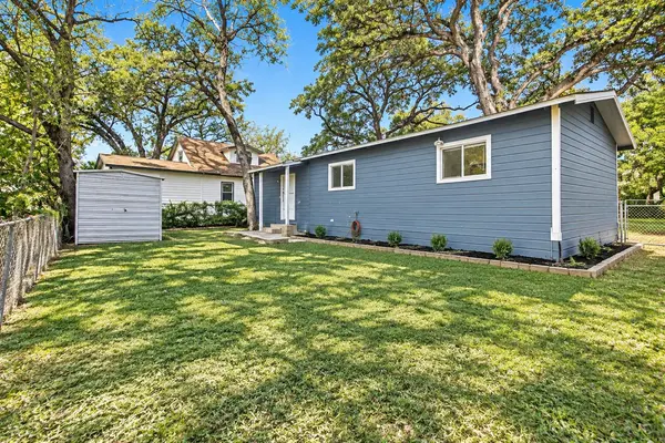 908 Tank ST, Lockhart, TX 78644