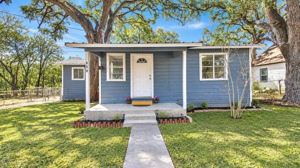 908 Tank ST, Lockhart, TX 78644