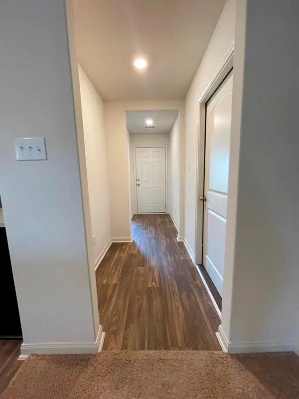 1032 Riverdale CV, Jarrell, TX 76537