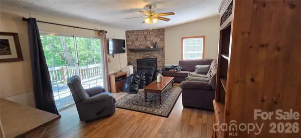 52 Tahkeyostee RDG, Weaverville, NC 28787