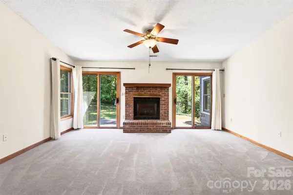 15A Windflower CT, Asheville, NC 28805