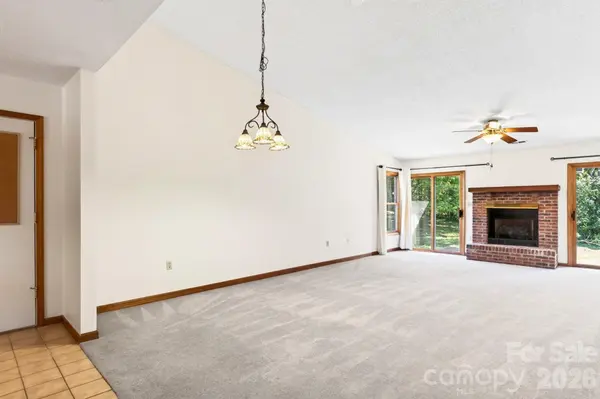 15A Windflower CT, Asheville, NC 28805