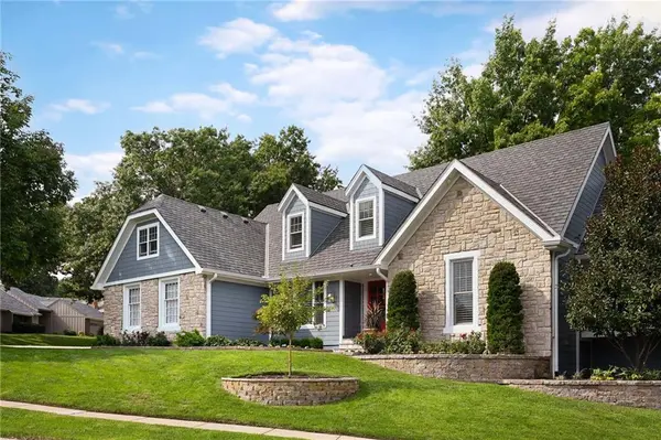 10600 W 108th TER, Overland Park, KS 66210