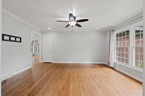 10616 Oak ST, Kansas City, MO 64114
