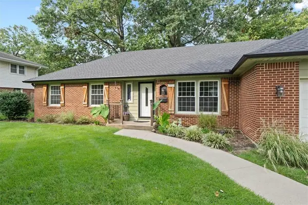 10616 Oak ST, Kansas City, MO 64114