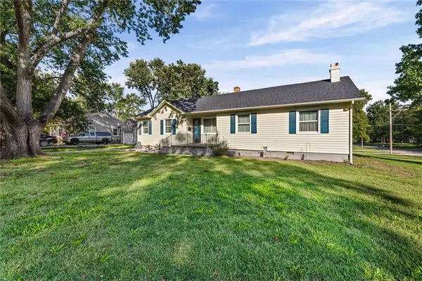 945 S Sycamore ST, Ottawa, KS 66067