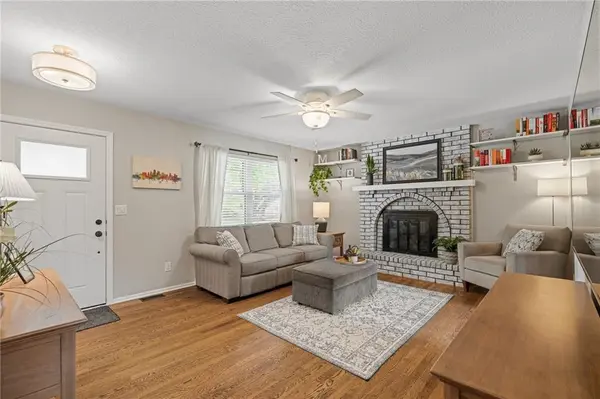 406 NE Crescent ST, Lee's Summit, MO 64086