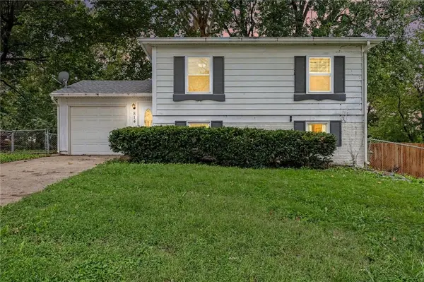 814 N Wigwam TRL, Independence, MO 64056