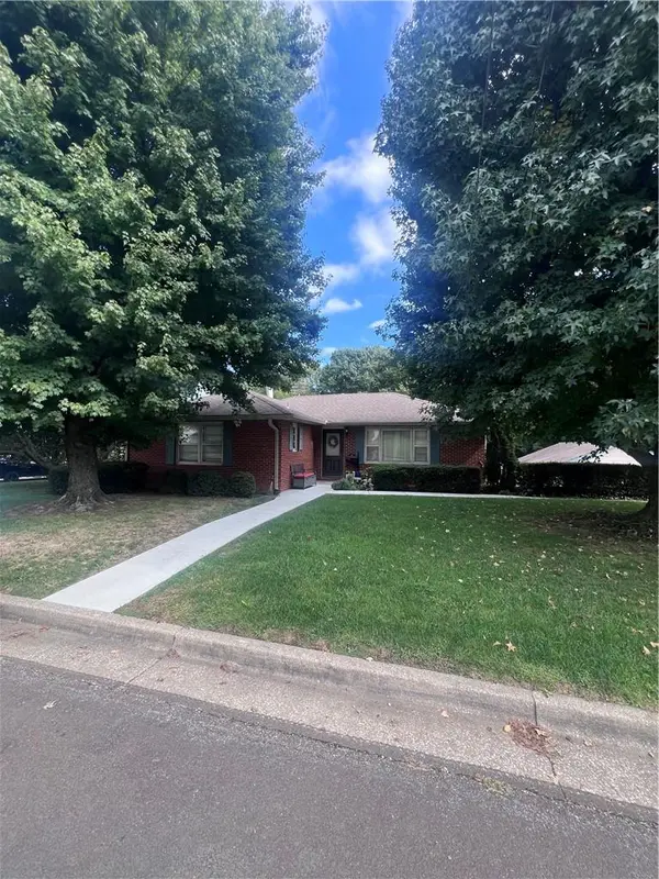 39 Country Club TER, Lexington, MO 64067