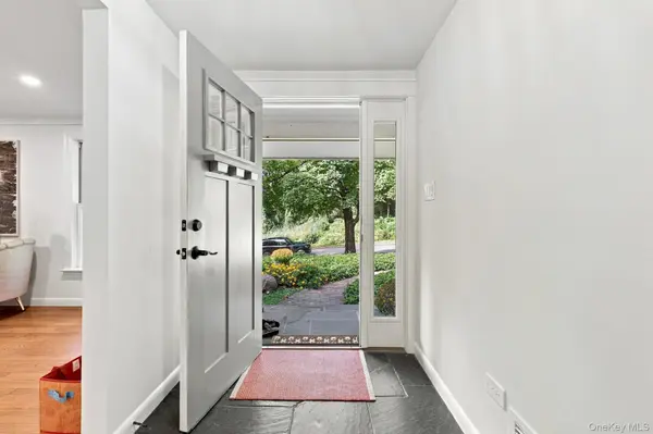 4 Douglas DR, Katonah, NY 10536