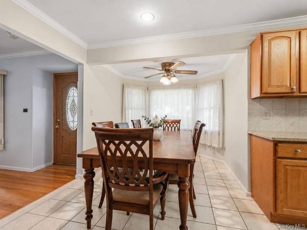 45 Berkshire RD, Hicksville, NY 11801