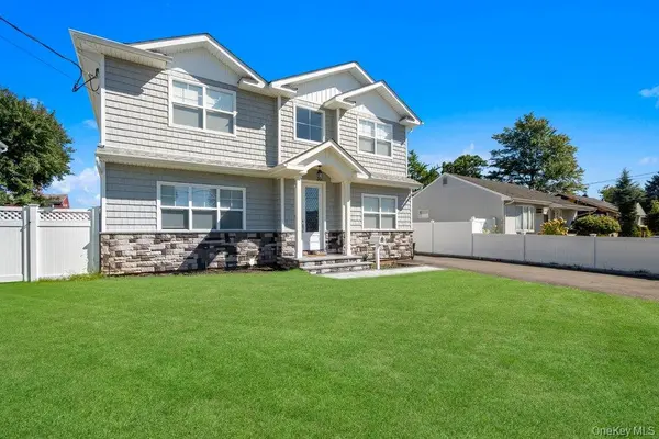 183 Park LN, Massapequa, NY 11758