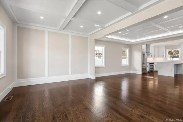 183 Park LN, Massapequa, NY 11758