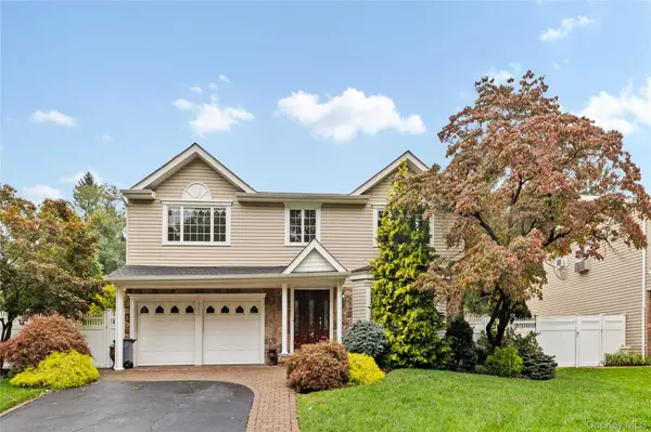 32 Glenmere LN, Commack, NY 11725
