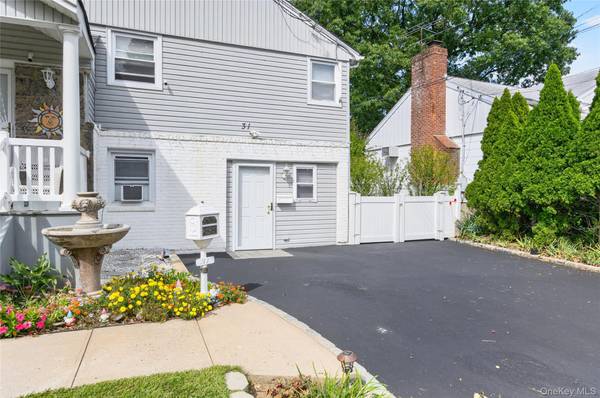31 Nesaquake AVE, Port Washington, NY 11050