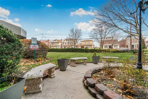 84-50 169th ST #418, Jamaica Hills, NY 11432