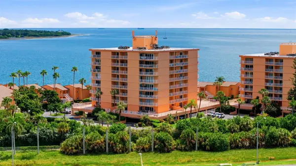 7430 SUNSHINE SKYWAY LN S #901, St Petersburg, FL 33711