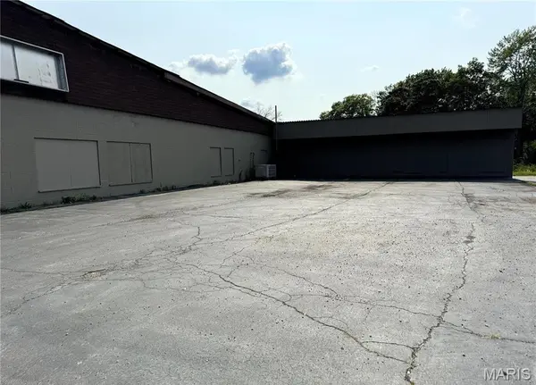155 N Main ST, St Clair, MO 63077