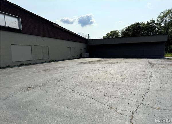 155 N Main ST, St Clair, MO 63077